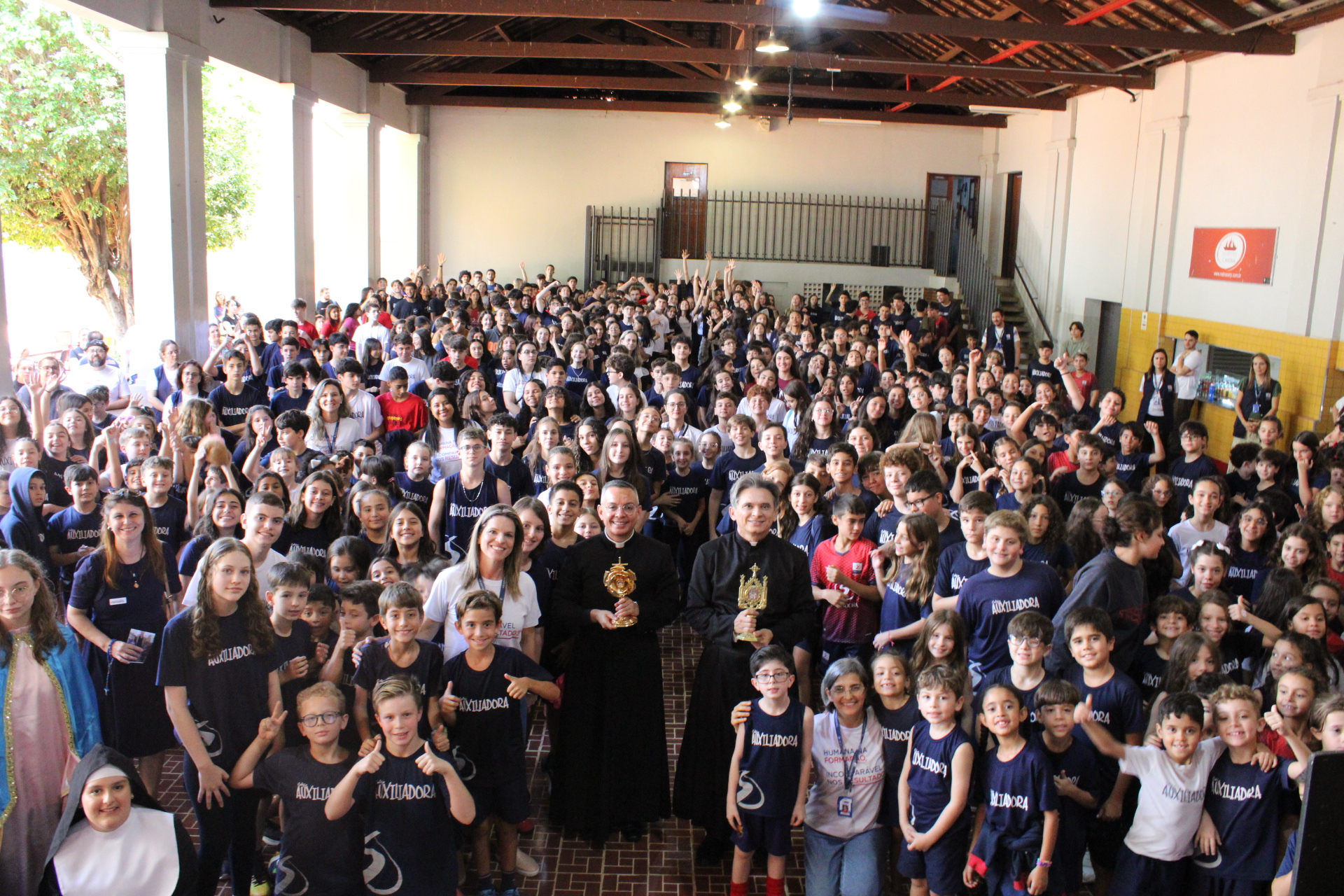 Colégio Auxiliadora de Ribeirão Preto recebe relíquias do Beato Carlo Acutis