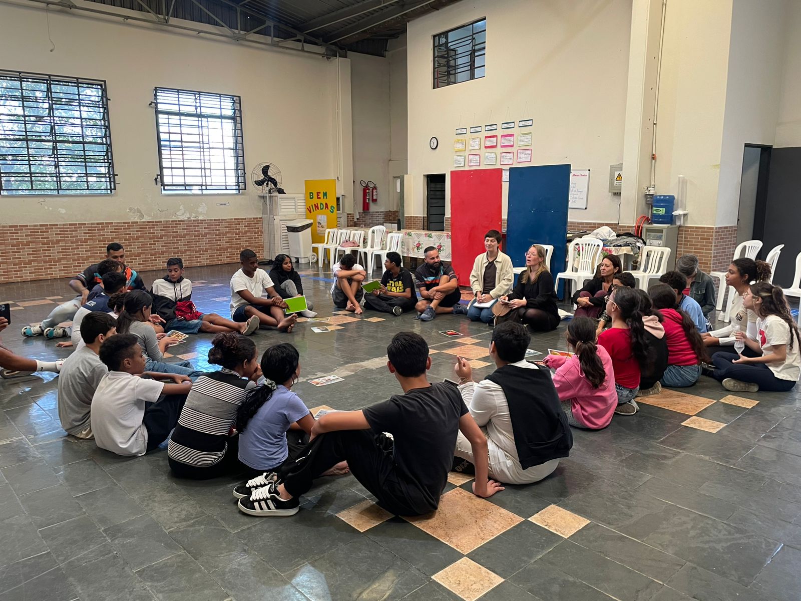 CCA Santa Lúcia recebe visita de representantes do Instituto Terre des Hommes