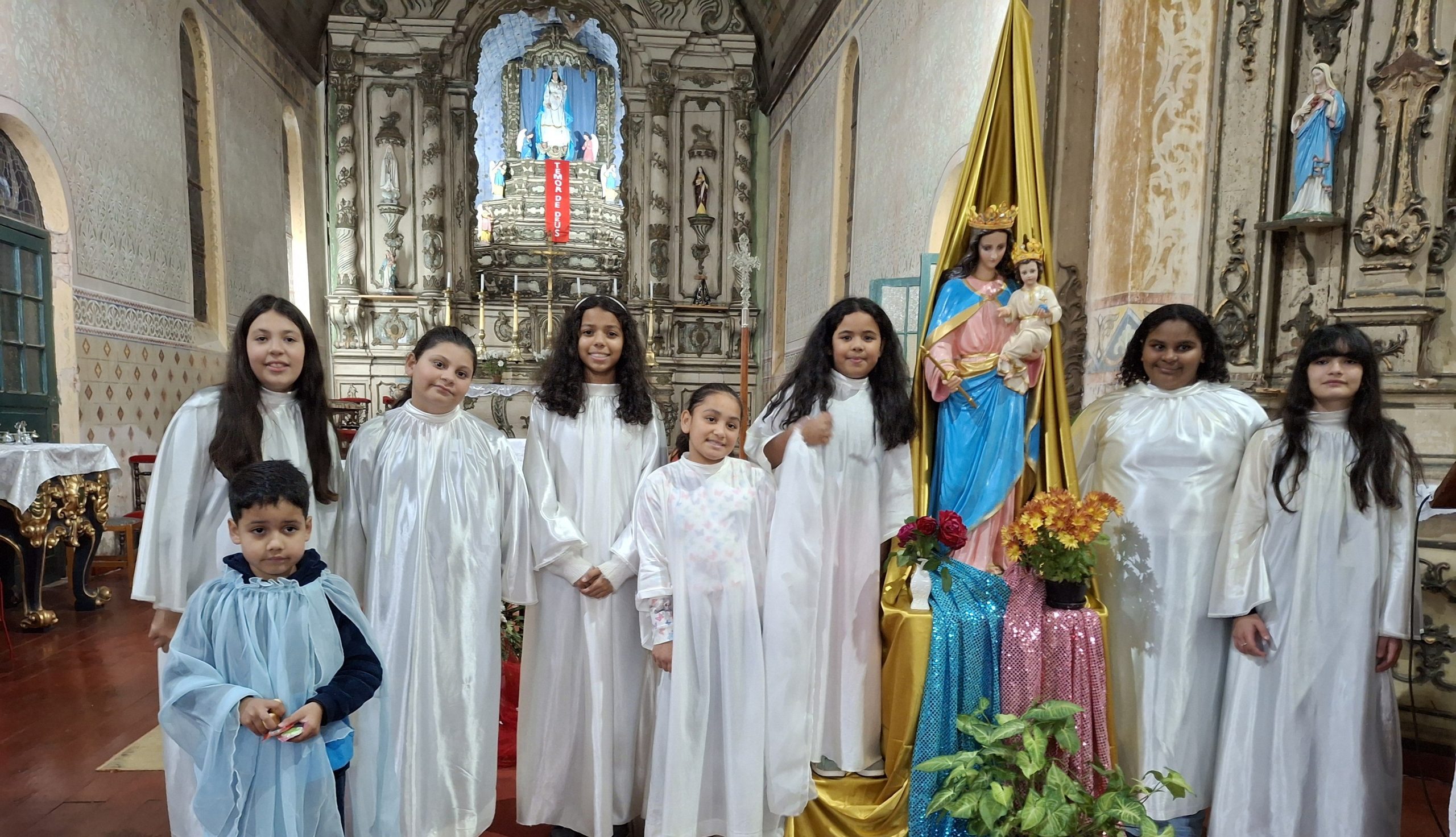 Comunidade Educativa do Instituto Medianeira Casa da Criança vive mês mariano intenso de fé e devoção