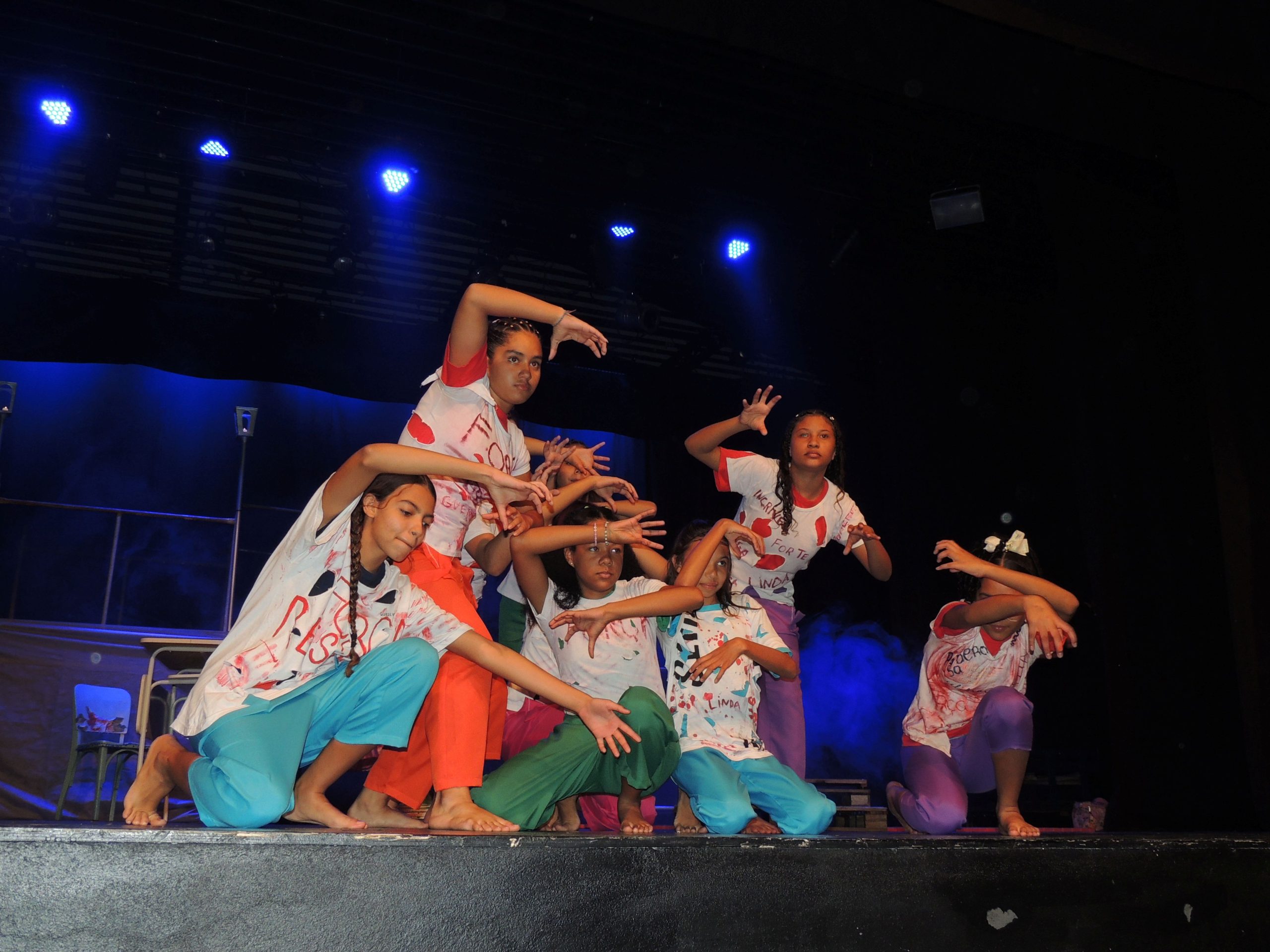 Luzes, Câmera, Ação! A Noite Brilhante da 1ª Mostra de Teatro do CEMARI