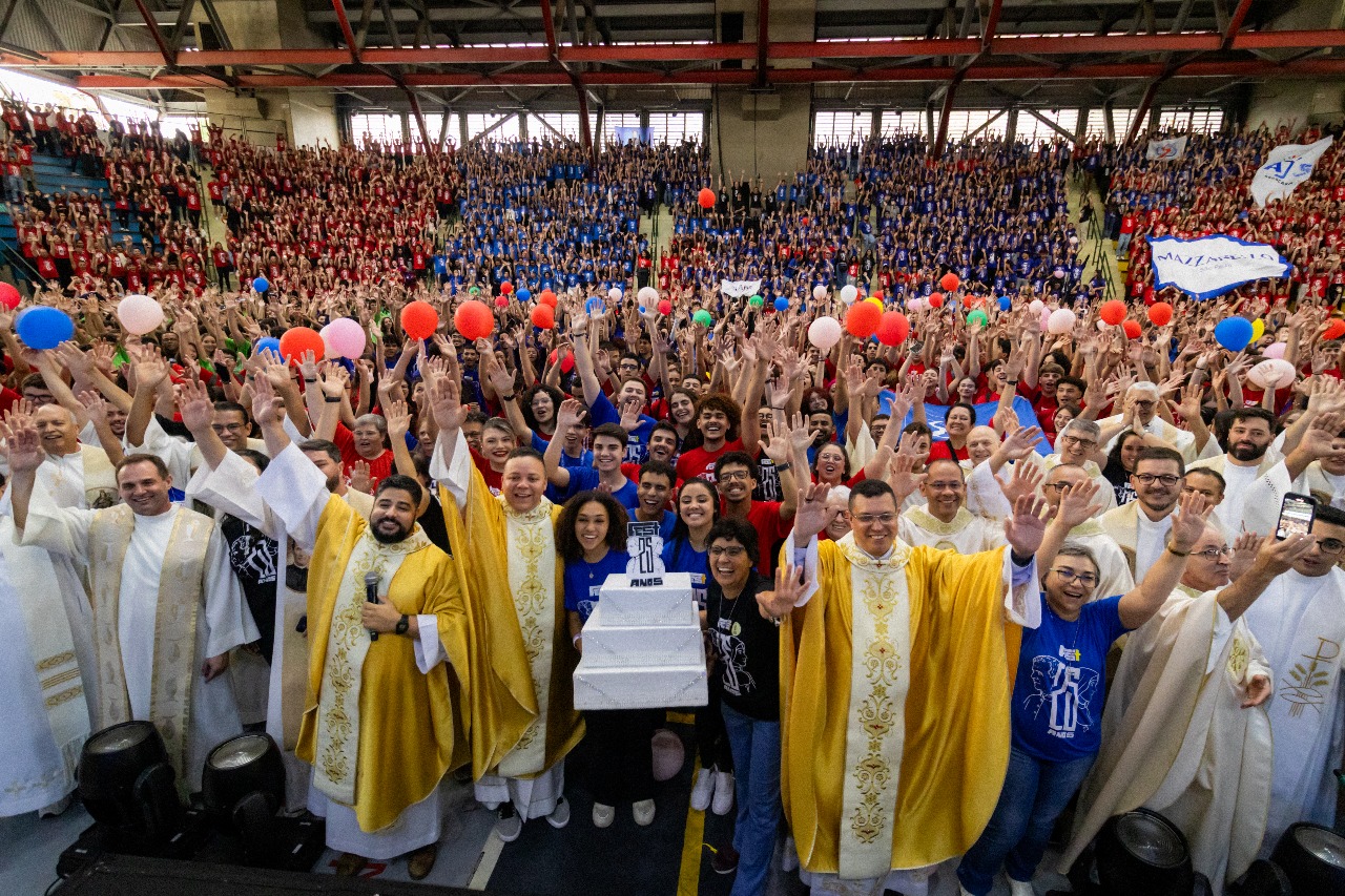 FEST celebra jubileu de prata e reúne milhares de jovens na capital paulista