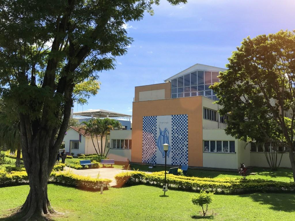 Ex-aluna do UNIFATEA desenvolve pesquisa sobre câncer de mama em universidade dos EUA