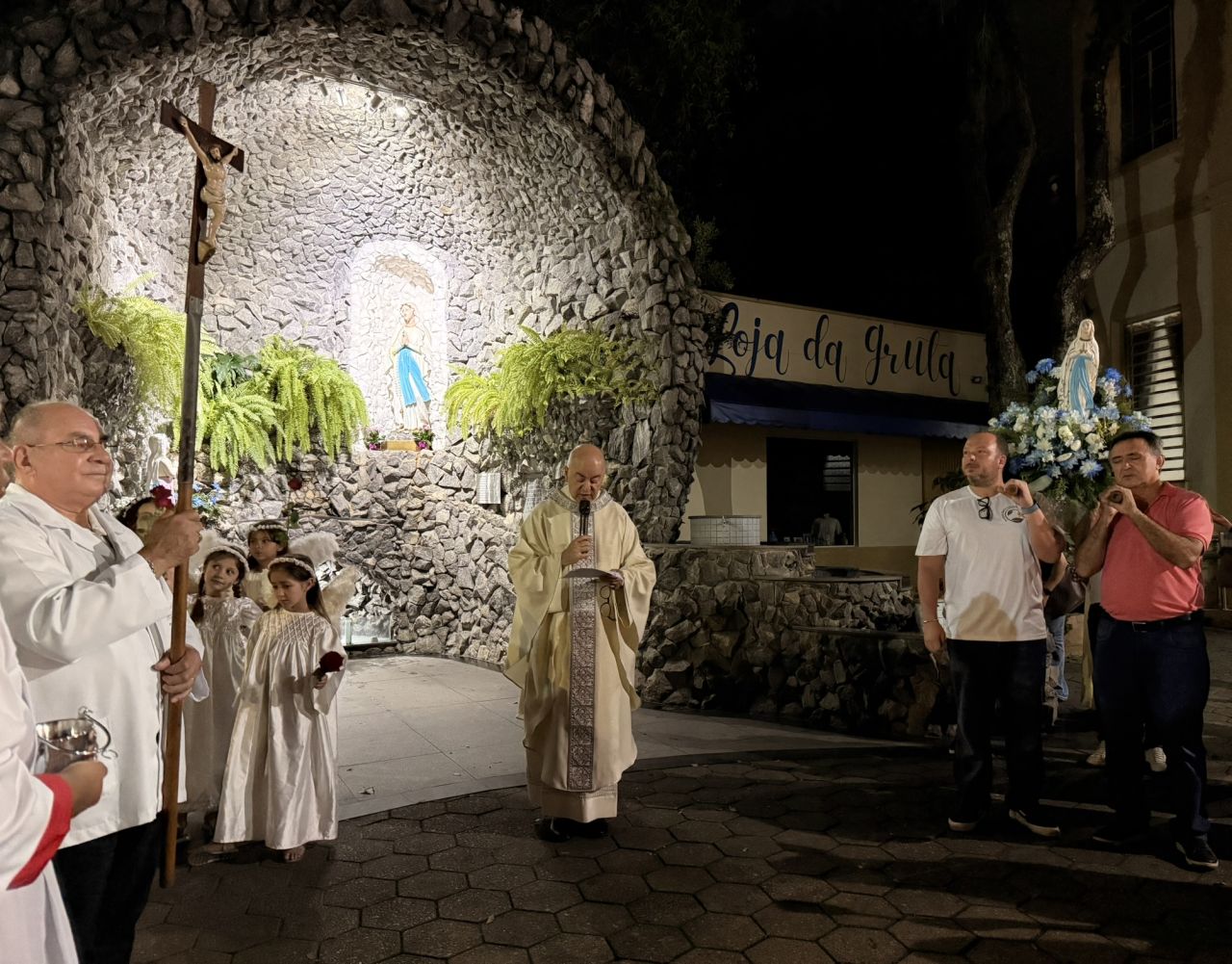 Gruta de Nossa Senhora de Lourdes celebra Tríduo e Festa com fé, tradição e novo espaço de oração em Guaratinguetá