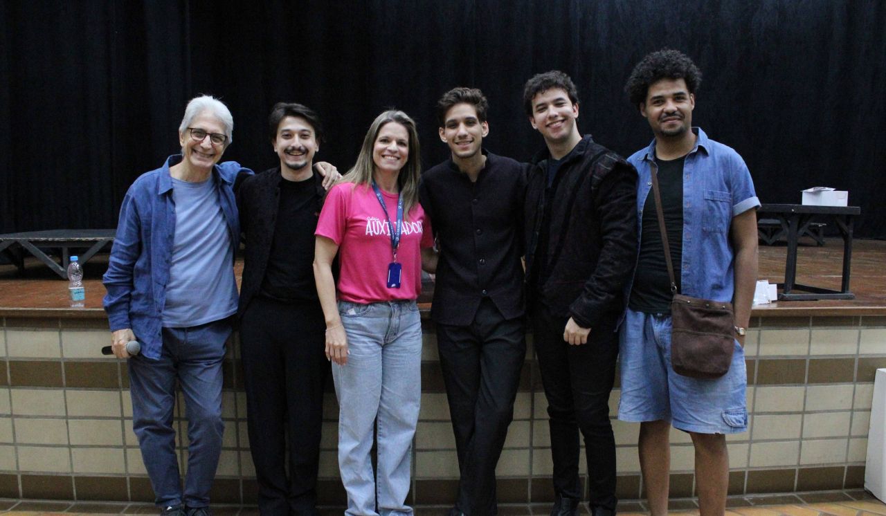 Ex-alunos que iniciaram trajetória no palco do Auxiliadora retornam ao colégio com espetáculo internacional