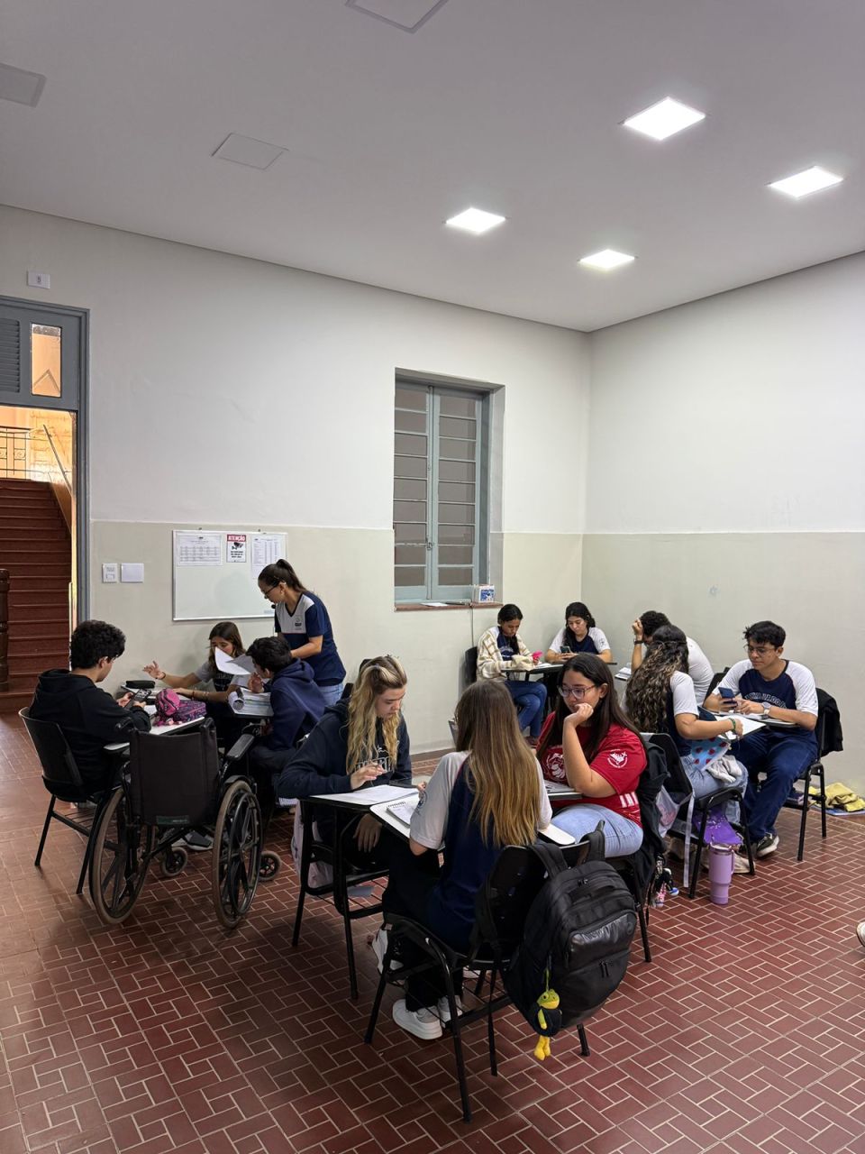 Tecnologia e criatividade caminham juntas nas aulas de Redação do Colégio Auxiliadora