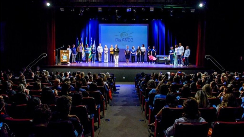 Vice-reitora e professor do UNIFATEA contribuem com parecer da ANEC sobre uso da Inteligência Artificial na educação brasileira