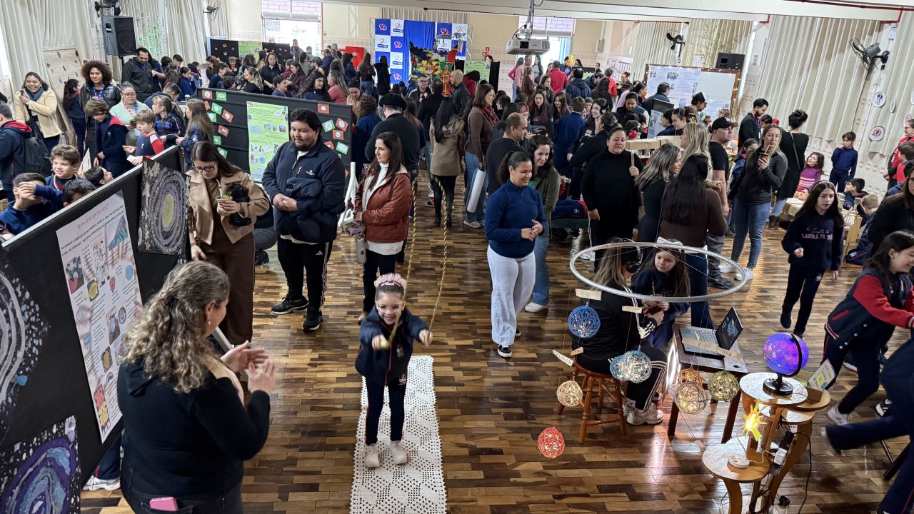 Mostra Científica do Instituto Laura Vicuña integra estudantes, famílias e diferentes etapas de ensino