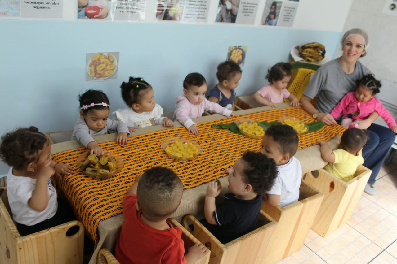 Pequenos Exploradores: Bebês descobrem sabores da Culinária Africana em Projeto Pedagógico