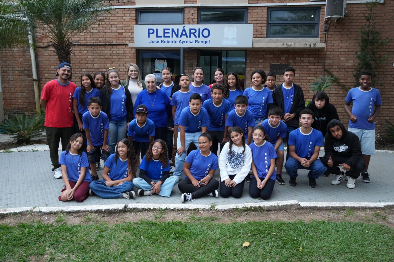 CEMARI promove visita de educandos à Câmara Municipal de Lorena