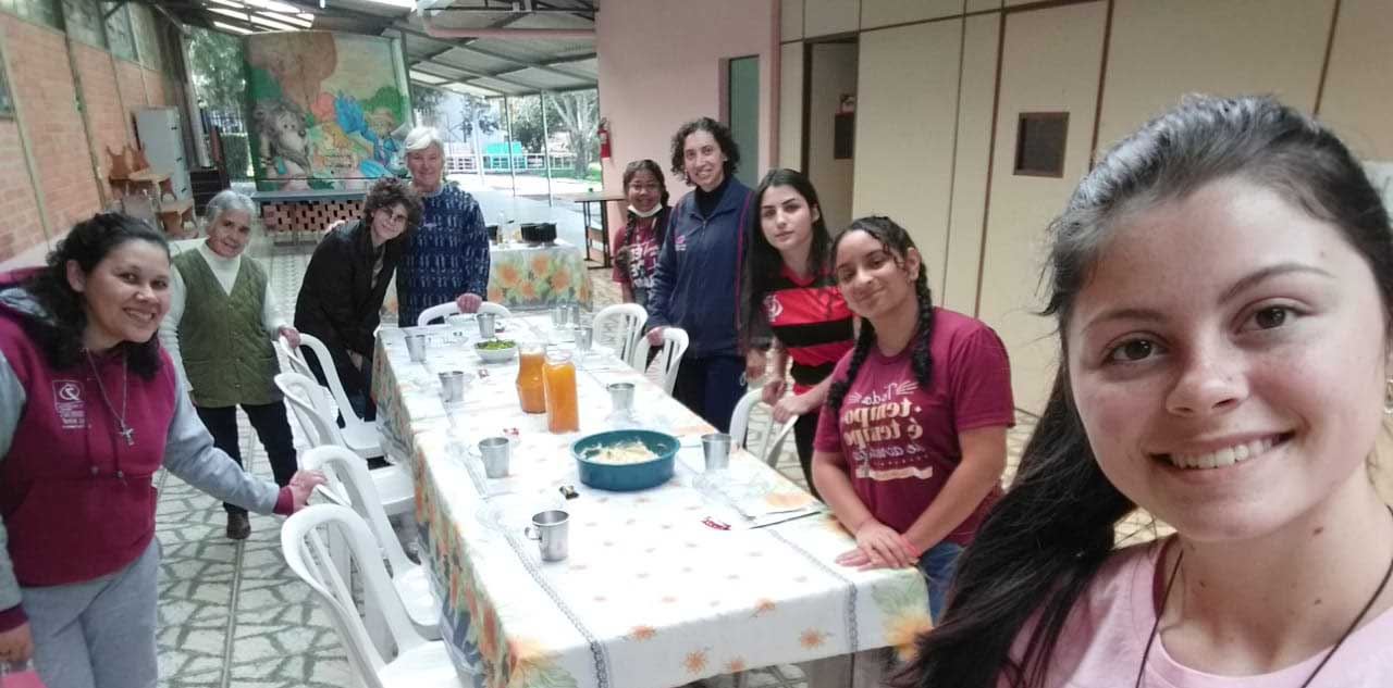 Jovens do Instituto de Ação Social João Paulo II participam da AMJ