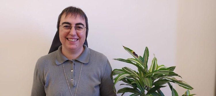 Irmã Smerilli: "ser a expressão da misericórdia e do amor do Papa com os pobres"