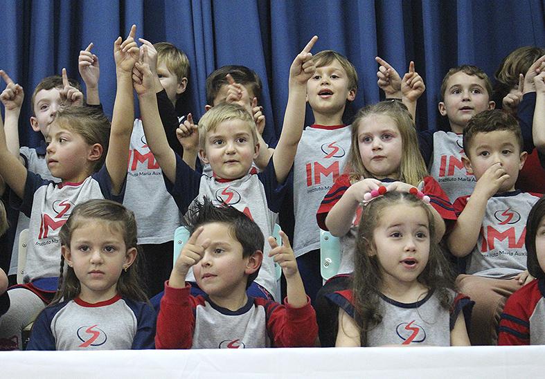 Avós da Educação Infantil são homenageados pelos seus netos!