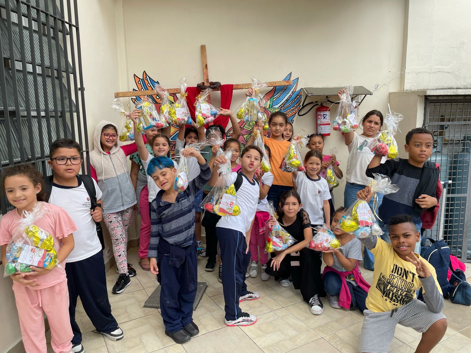 Crianças e Adolescentes protagonizam Celebração da Páscoa: caminhada de fé, reflexão e esperança