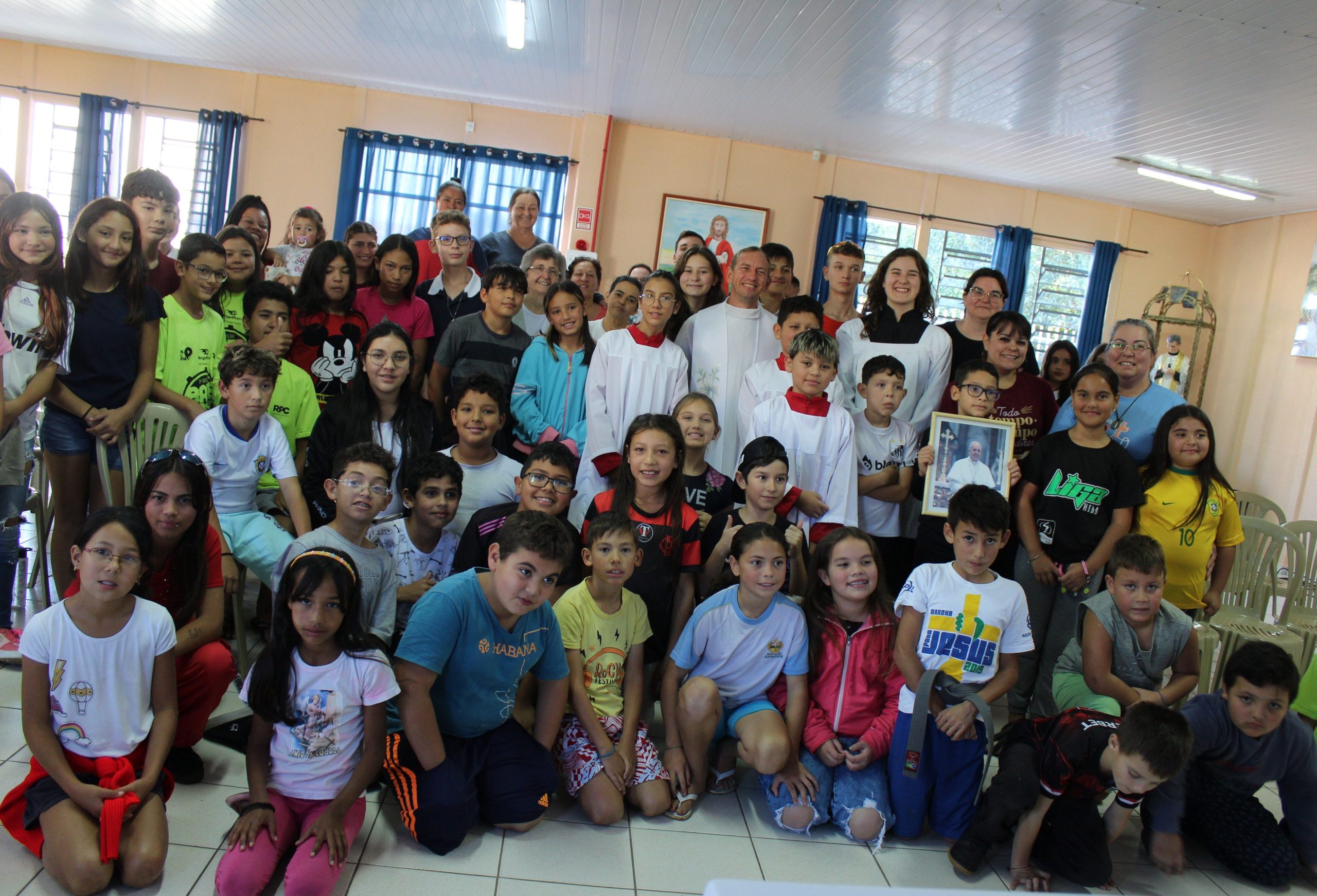 Comunidade educativa de Guarapuava celebra Missa em Sufrágio pelo Papa Francisco