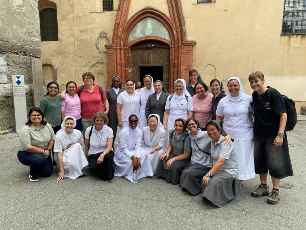 Irmãs Salesianas Junioristas participam do Segundo Noviciado na Itália e vivenciam o Jubileu da Juventude