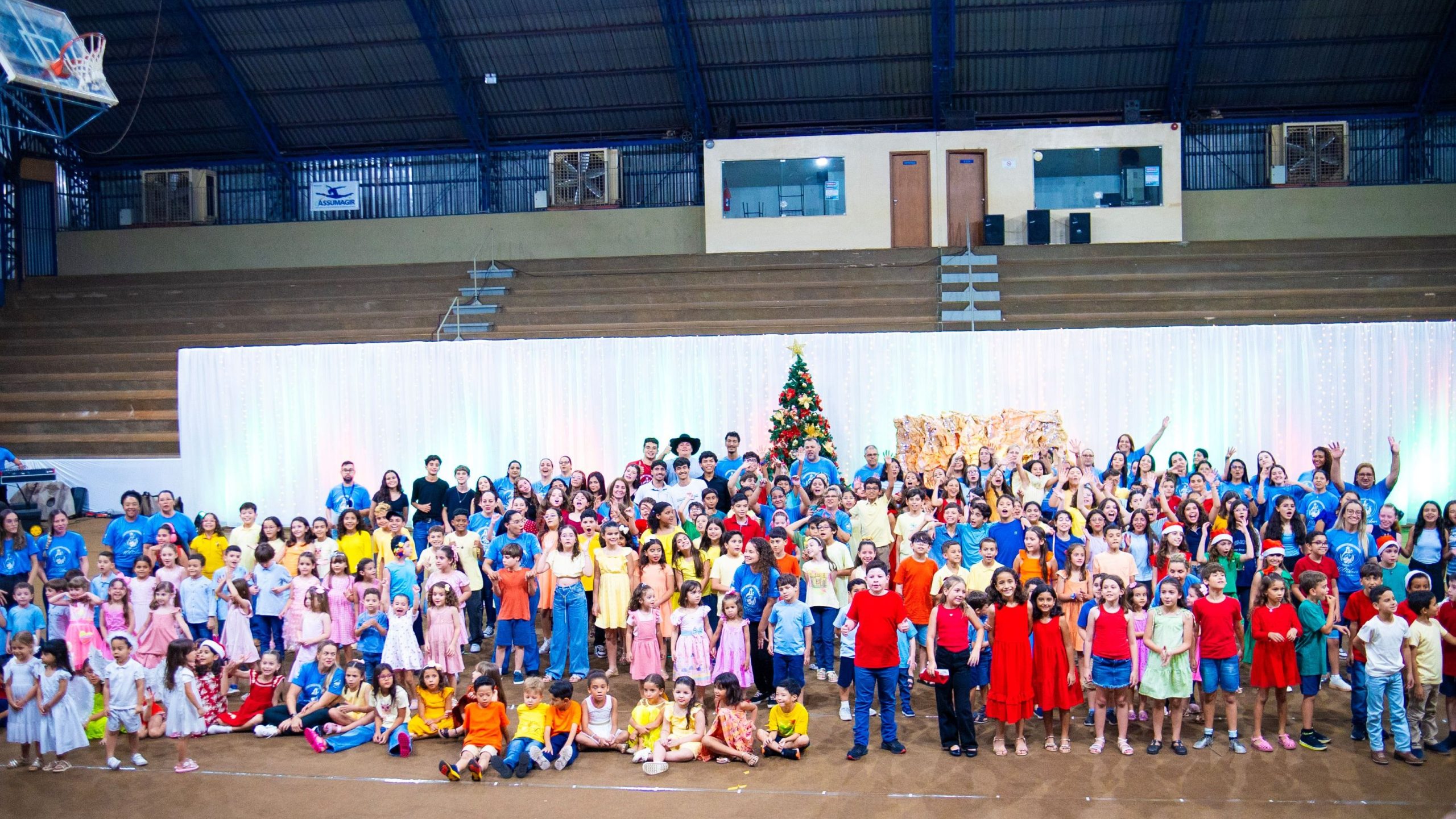 Natal Simbólico 2025 com o tema “Cristo – Nossa Esperança” emociona comunidade educativa