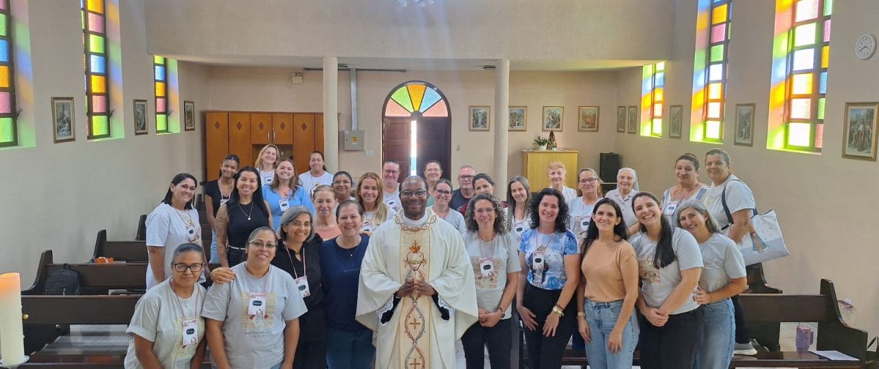 Catequistas de Garuva vivem retiro espiritual e formação contínua na comunidade Santa Bakhita