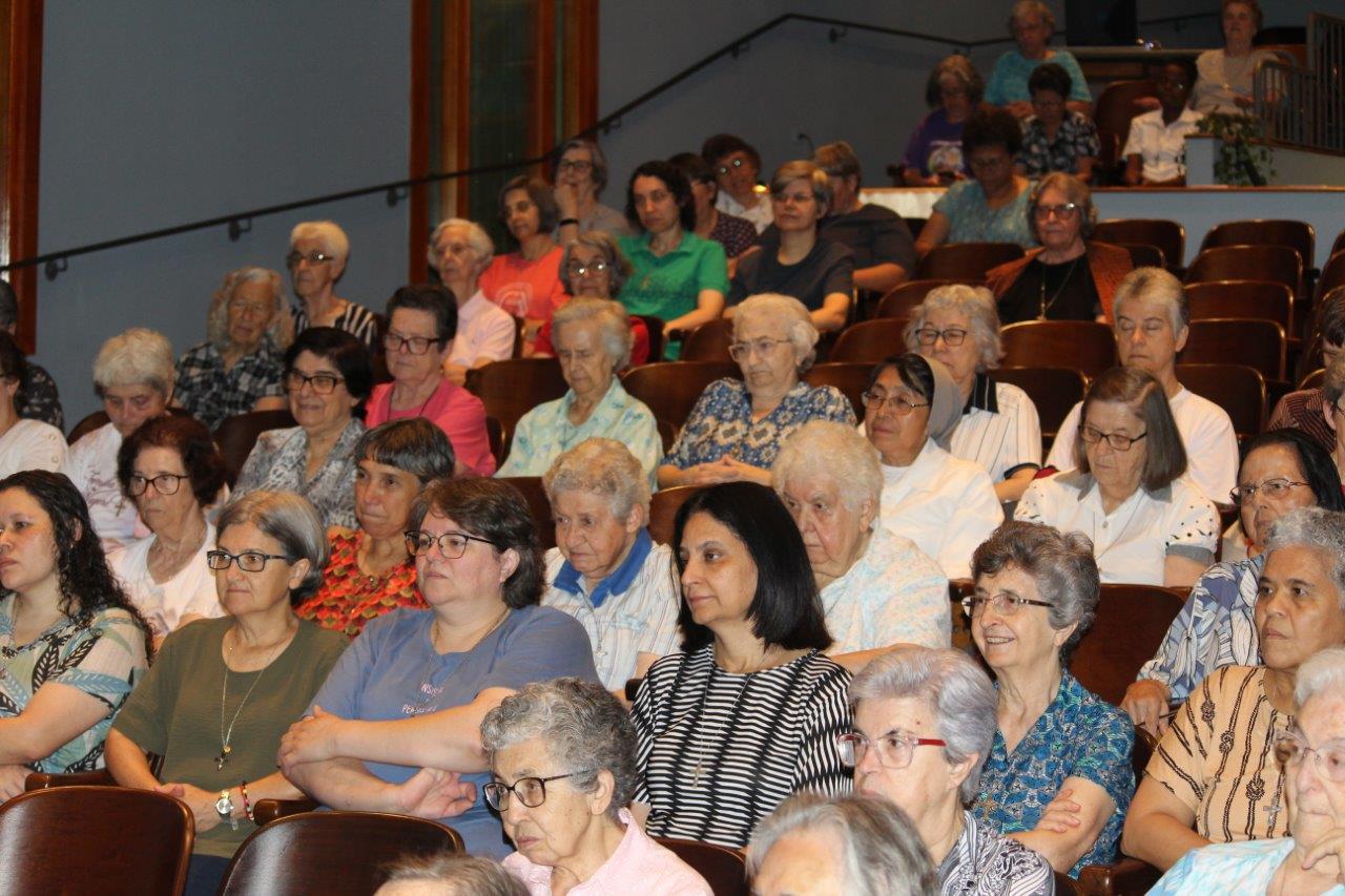 Irmãs reunidas em Assembleia celebram e partilham a vida, na busca de um renovado impulso vocacional